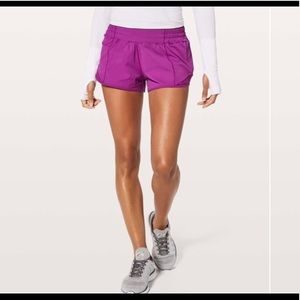 Lululemon Hotty Hot Short 2.5” (Size 8)